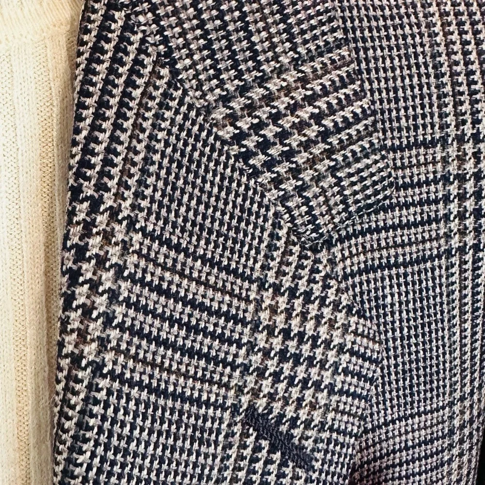 Vintage Neiman Marcus Men's Houndstooth Sports Coat. - Picture 4 of 13